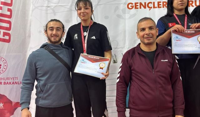 Yozgatlı Belinay Işık, Bilekleri Büktü Madalyayı Getirdi