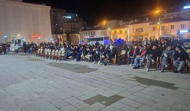 Yozgatlılar Milli Maç Cumhuriyet Meydanına Akın Etti, Arslan İkramlarla Karşıladı