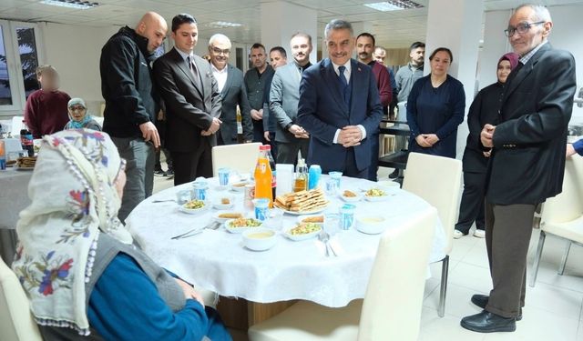 Yozgat’ta Aynı Akşam İki Anlamlı İftar: Yaşlılar, Çocuklar ve Şehit Anneleri