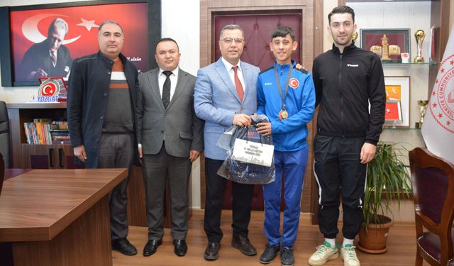 Yozgat'ta Başarılı Öğrenci Makamda Ağırlandı