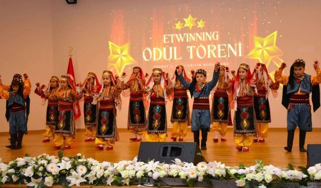 Yozgat'ta Eğitimde Gurur Günü: e-Twinning Kalite Etiketleri Sahiplerini Buldu