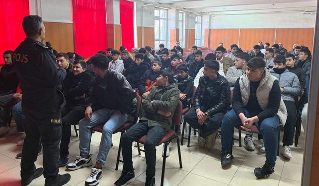 Yozgat'ta Emniyet Sahada: Öğrenciler Hem Bilinçleniyor Hem Bilgilendiriliyor