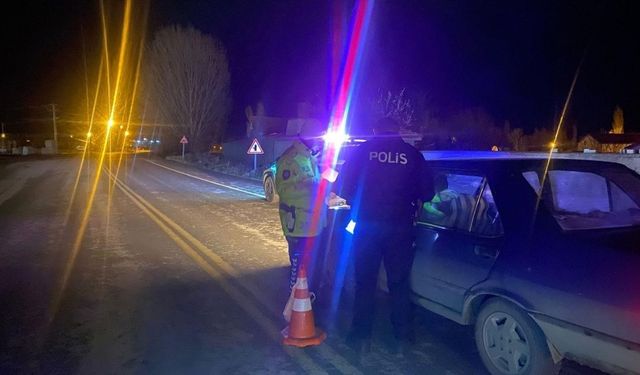 Yozgat’ta Gece Denetimi: 5 Araç ve 12 Şahıs Kontrol Edildi