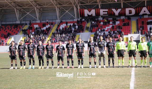 Yozgat’ta Maçtan Önce Anlamlı Anlar: Futbolcular Sahaya Özel Bir Mesajla Çıktı