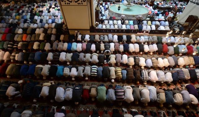 Cuma Hutbesiyle Birlik Çağrısı: Ümmet Bilinç Vurgusu