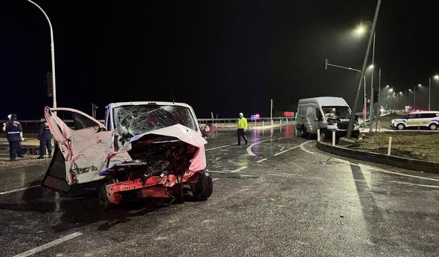 Son Dakika! Zincirleme Kaza: 4 Kişi Yaralandı