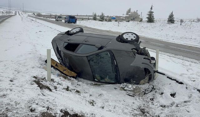 Yozgat'ta Araç Yan Yattı: Yaralılar Var!