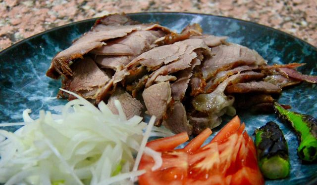 Yozgat'ın Tescilli Lezzeti Tandır Kebabı: Gurbetçilerin Hasreti