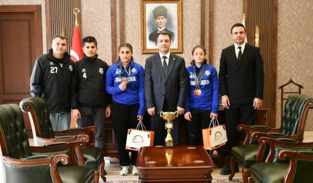 Yozgatlı Gençlerin Büyük Başarısı Makamda Ödüllendirildi