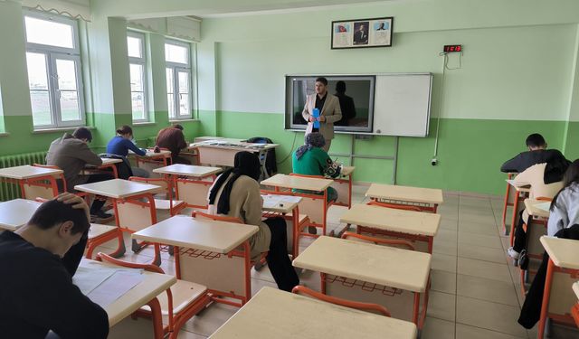 Yozgat’ta Gençler Yarıştı! Umre Ödüllü Bilgi Yarışması Yoğun İlgi Gördü