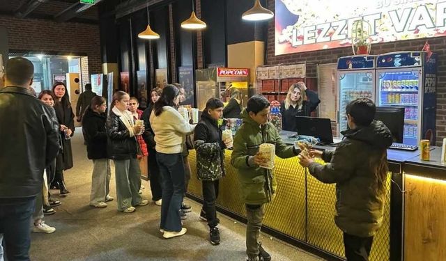 Yozgat’ta Yürek Isıtan Etkinlik: 25 Çocuk Sinemada Buluştu