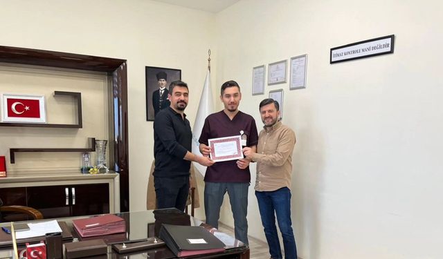 Başhekimden Personele Başarı Plaketi