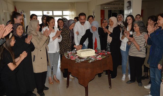 CHP'den Duygusal Mesaj: Anne Emektir