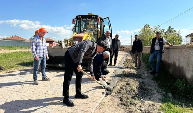 Sarıkaya'da Köy Yolları Düzeliyor