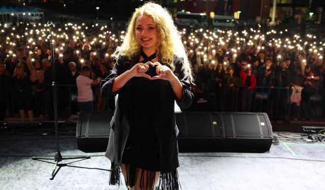 YOBÜ'de Pınar Süer Rüzgarı Esti