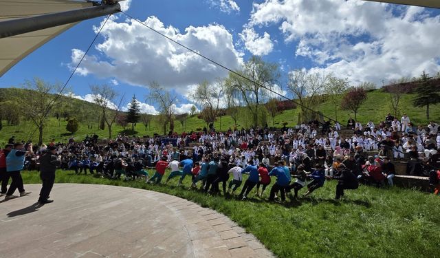 Yozgat'ta Gençlik Haftası Dolu Dizgin Başladı