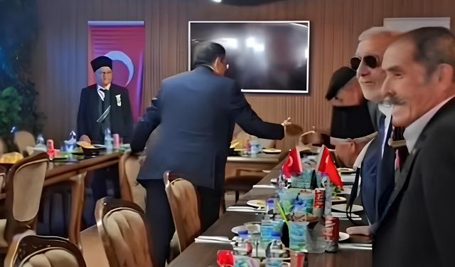 Akdağmadeni'nde Düzenlenen Programda Duygulu Anlar Yaşandı