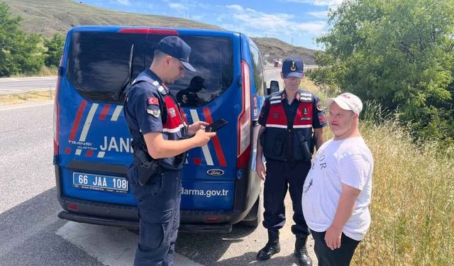 Anayol Kenarında Bulundular! Yozgat Jandarması İki Engelli Vatandaşı Güvenle Teslim Etti
