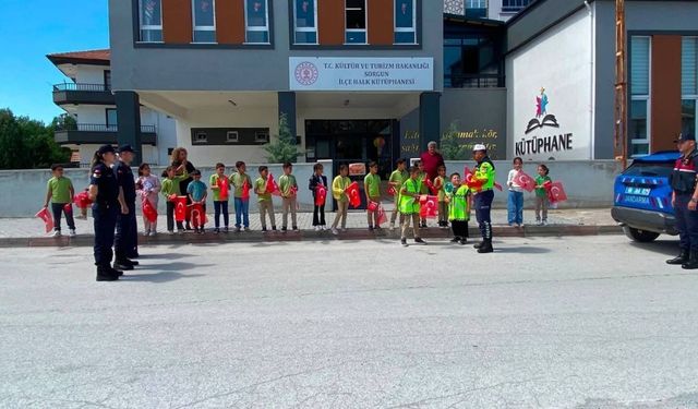 Sorgun'da Jandarma İlkokul Öğrencilerine Mesleği Anlattı