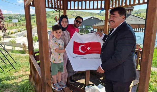 Saraykent Belediye Başkanı Ahmet Köroğlu'ndan Öğrencilere Anlamlı Hediye