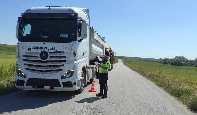 Şefaatli'de Jandarmadan Ticari Araçlara Özel Denetim