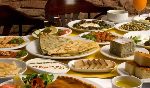 Uzmanlardan akşam yemeği uyarısı! O saatte sakın yemek yemeyin