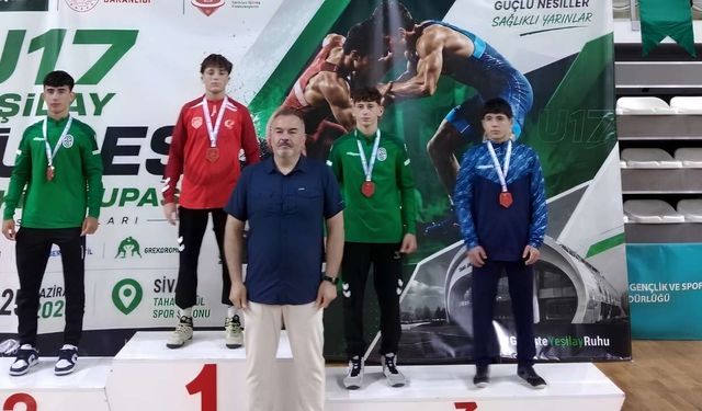 Yozgatlı Güreşçi Yasin Doğru, U17 Türkiye Şampiyonası'nda Üçüncü Oldu