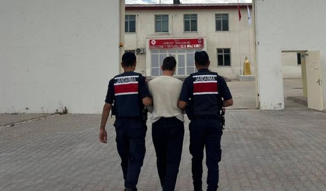 Yozgat'ta Jandarma Operasyonlara Ara Vermiyor: İki Ayrı Suçtan Aranan Şahıslar Yakalandı