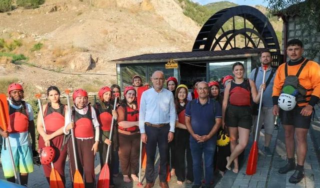 Değişik Ülkelerden Geldiler, Çekerek Karşısında Büyülendiler
