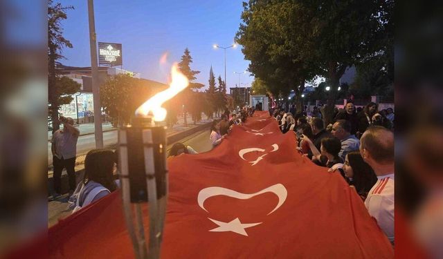 Yozgat Cumhuriyet Meydanı'nda 15 Temmuz Anması: Bayrak Yürüyüşü ve Dualarla Anlamlı Gece