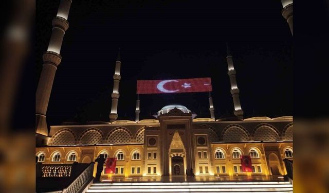 15 Temmuz’un 10. yılında Çamlıca Camii’nde sela sesleri yükseldi: Şehitler aynı saatte anıldı