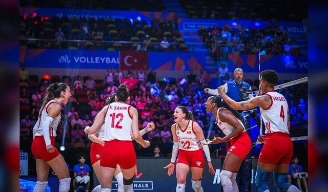 Filenin Sultanları Kanada'yı 3-1 yendi: Yarı final heyecanı Yozgat'ı sardı