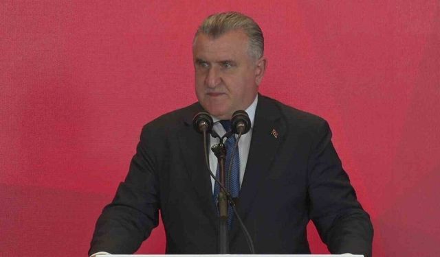 Bakan Bak'tan yeni sezon öncesi net mesaj: "Futbolun marka değerini yükseltmek zorundayız"