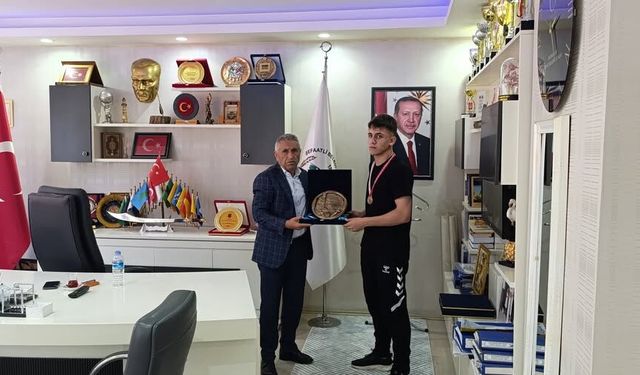 Yozgatlı Türkiye Şampiyonu Emir Kayra Şahin Ziyaretlere Başladı
