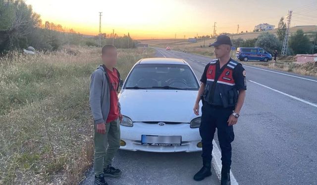 Yozgat'ta Çalıntı Araç Jandarma Tarafından Bulundu, Sürücü Çocuk Çıktı