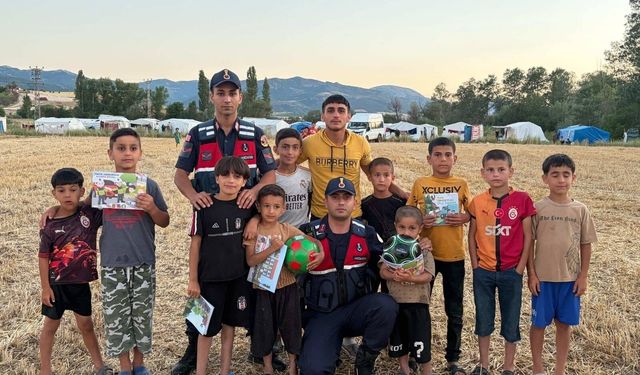 Yozgat'ta Gurbet İşçilerinin Evlatlarını Jandarma Unutmadı