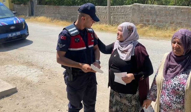 Yozgat’ta Jandarmadan Dikkat Çeken Hamle: Telefonlara Tek Tek Yüklendi!
