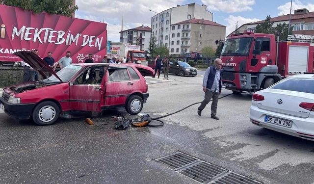Sorgun’da Park Halindeki Otomobil Alevlere Teslim Oldu