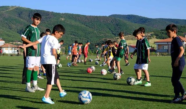 Yozgat'ta Yaz Tatili Sahalarda Geçiyor! Futbol Okuluna Yoğun İlgi