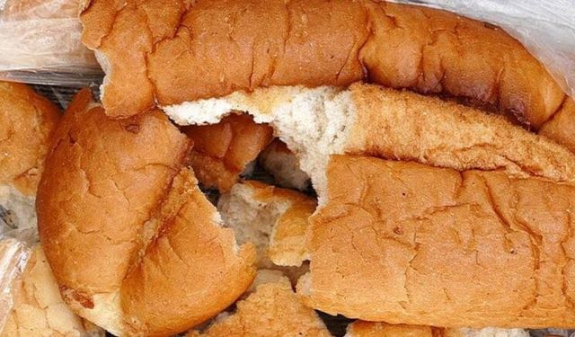 Taş gibi bayat ekmeği fırından yeni çıkmış gibi tazeleyen yöntemler
