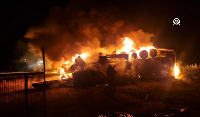 Çorum-Yozgat Yolunda Korkutan Kaza! Devrilen TIR Alevlere Teslim Oldu
