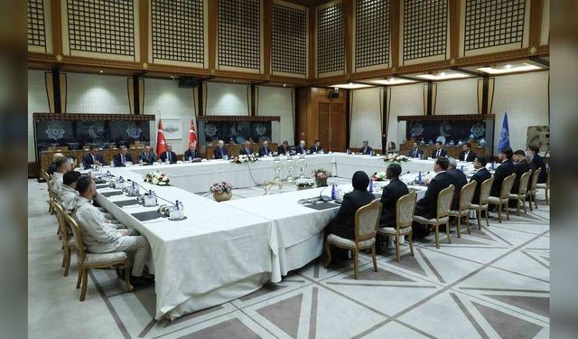 Süper Lig'e çıkan takımlar Cumhurbaşkanlığı Külliyesi'nde: Erdoğan'dan kabul