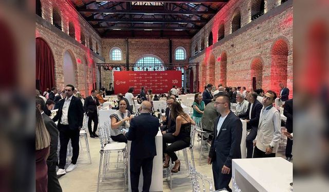 Avrupa Şampiyonası öncesi milli voleybol takımları aynı sahnede: TVF gala gecesi düzenledi
