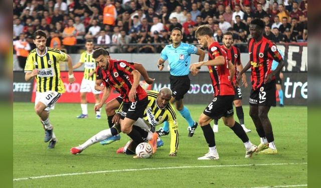 Gençlerbirliği-Fenerbahçe maçında ilk yarı 1-1: Talisca ve Tongya fileleri havalandırdı