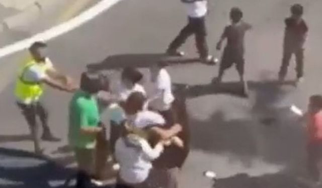 Sokak Ortasında Ortalık Karıştı! “Kocanı Aldım Elinden, Çatla” Dedi