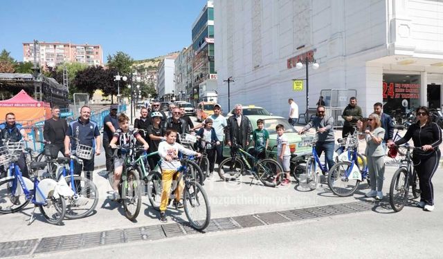 Yozgat Cumhuriyet Meydanı Büyüledi: Şenlik Atmosferi Zirveye Tırmandı