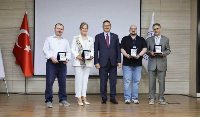 Yozgatlı Profesör İstanbul'da Kürsüye Çıktı: Akademisyenlere Kritik Eğitimin Detayları!