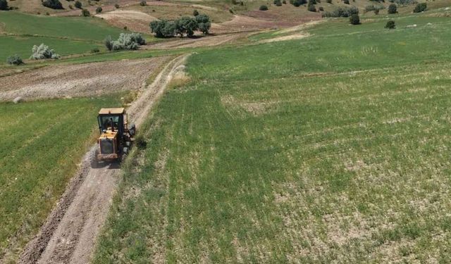Yozgat'ta Başkan Çiftçilerin Harman Zamanı İçin Yollara Düzeltti
