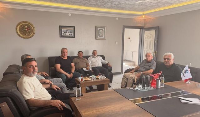 Yozgat'ta Başkan Kapıları Çalıyor, Selam Götürüyor