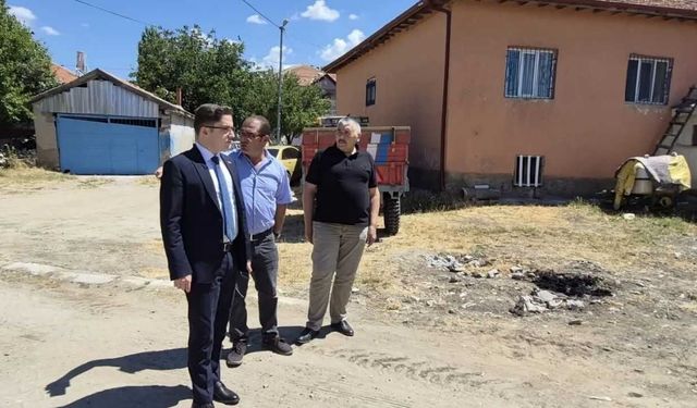 Yozgat'ta Kaymakam Köy Yolları İçin Sahaya İndi